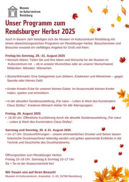 Programmzettel der Museen zum Rendsburger Herbst 2025 mit Herbstlaub am Rand.