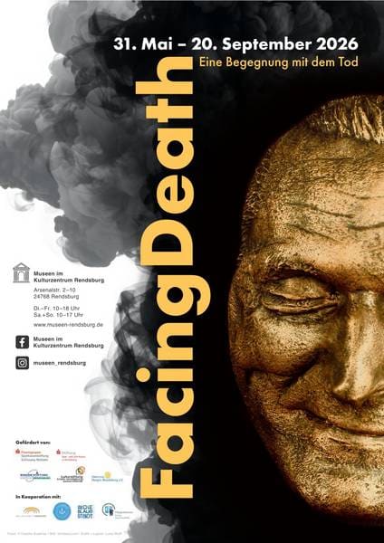 Plakat der Ausstellung mit einer bronzenen Totenmaske von Dr. Claudia Guderian vor schwarzem Hintergrund.